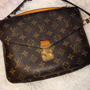 Pochette Métis Monogram